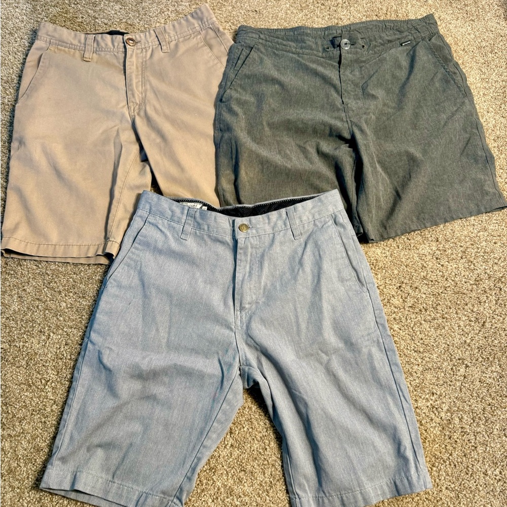 Bundle of men’s 29 surf skate shorts Volcom Hurley